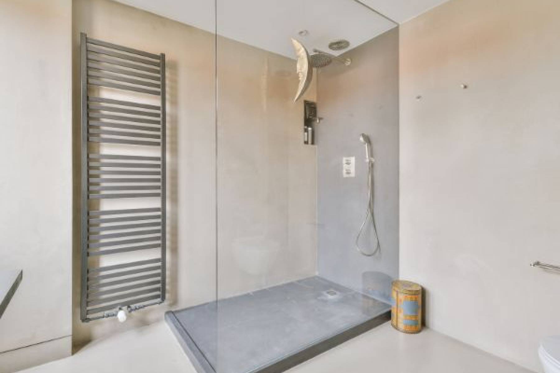 Kabina prysznicowa z brodzikiem - komfort i funkcjonalność w Twojej łazience