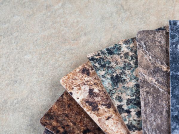 Granit czy marmur: porównanie kamieni dekoracyjnych