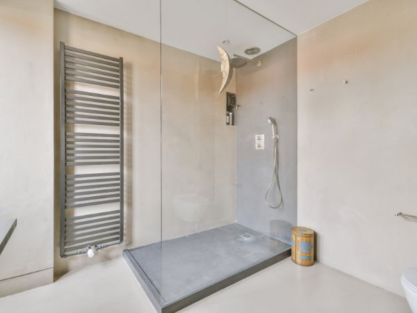 Kabina prysznicowa z brodzikiem - komfort i funkcjonalność w Twojej łazience